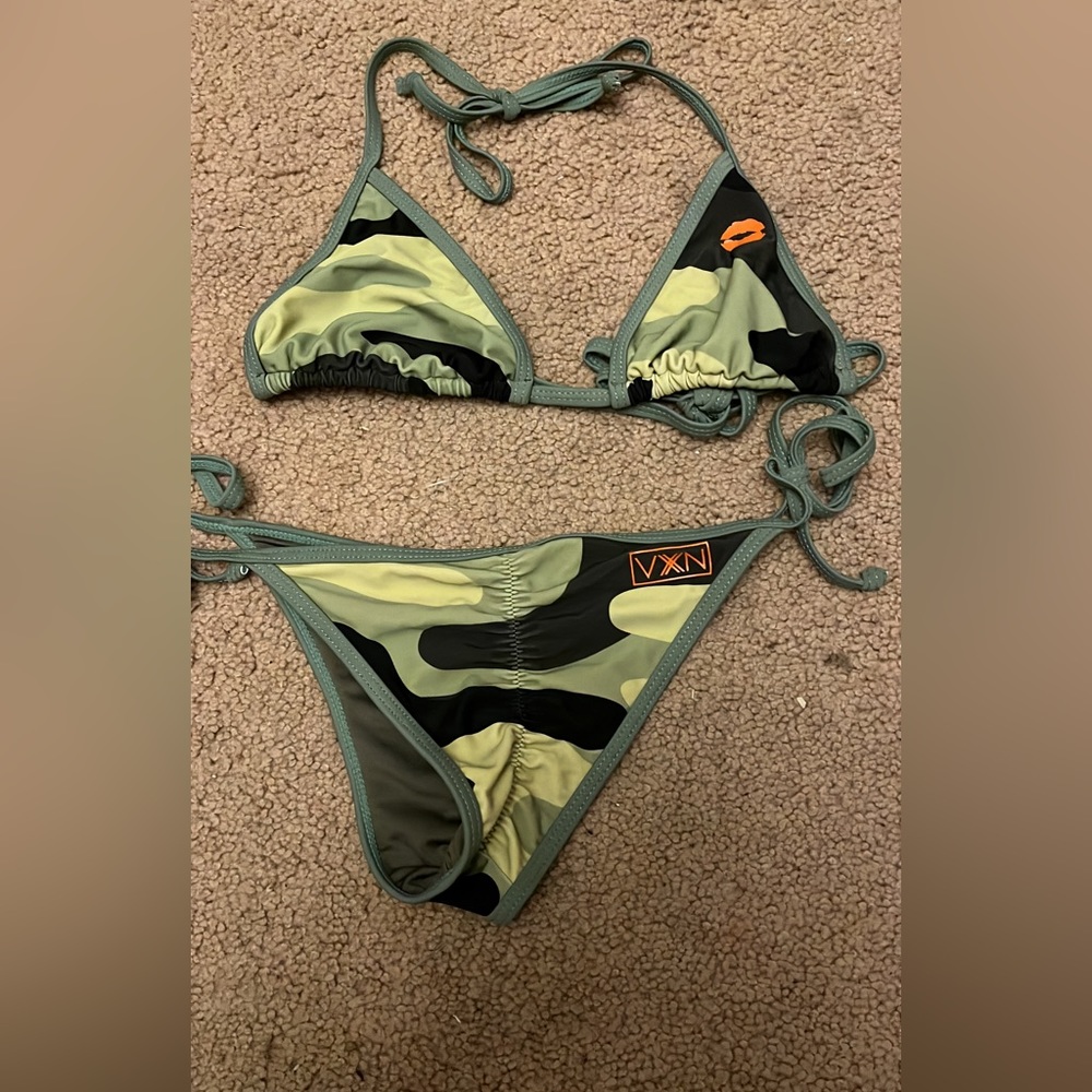 Dixxon brand, size small, camo